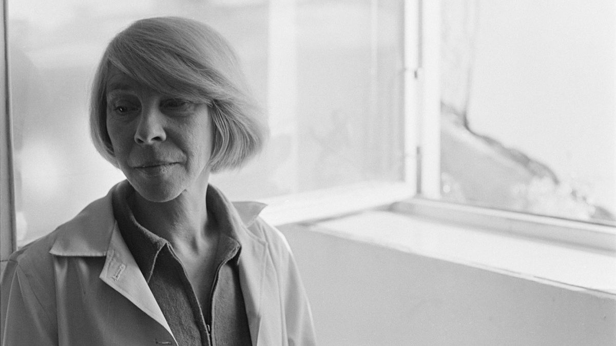 A black and white photo of Tove Jansson