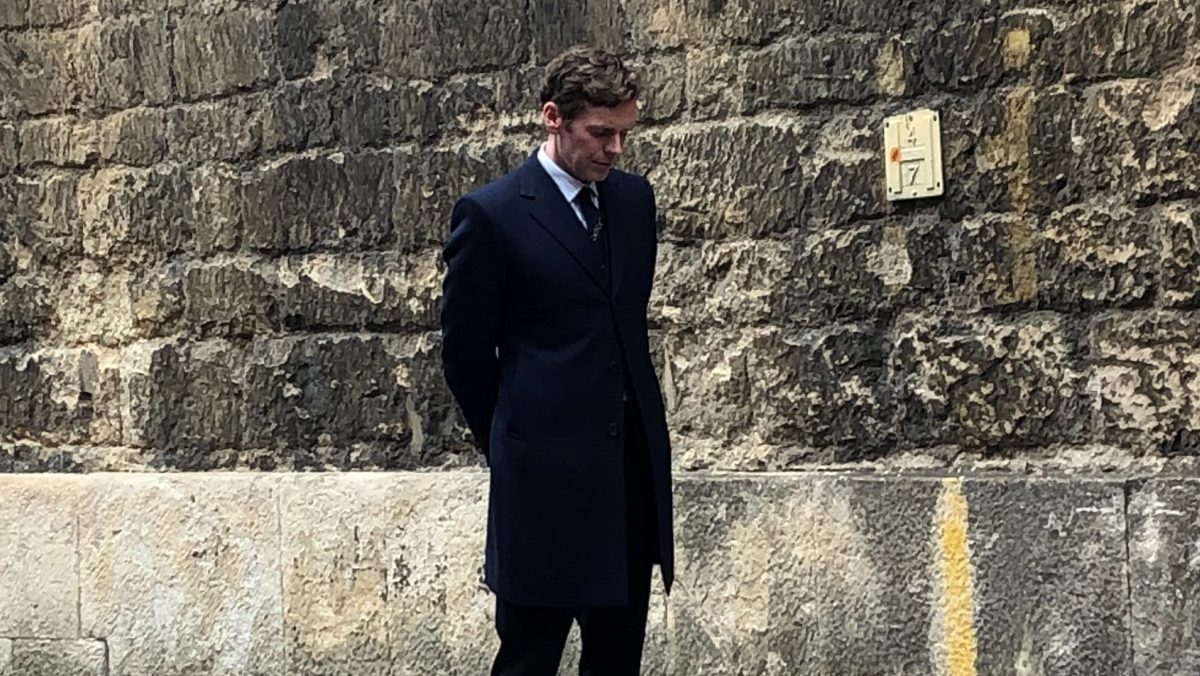 An image of Shaun Evans on set as Endeavour.