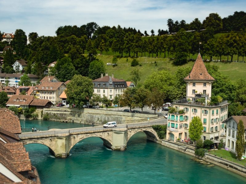 Switzerland landscape of town - Photo by Matheus Guimarães