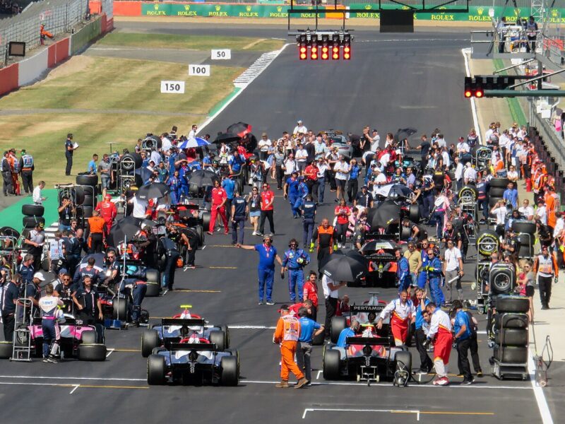 A photograph of the Formula 1 grid