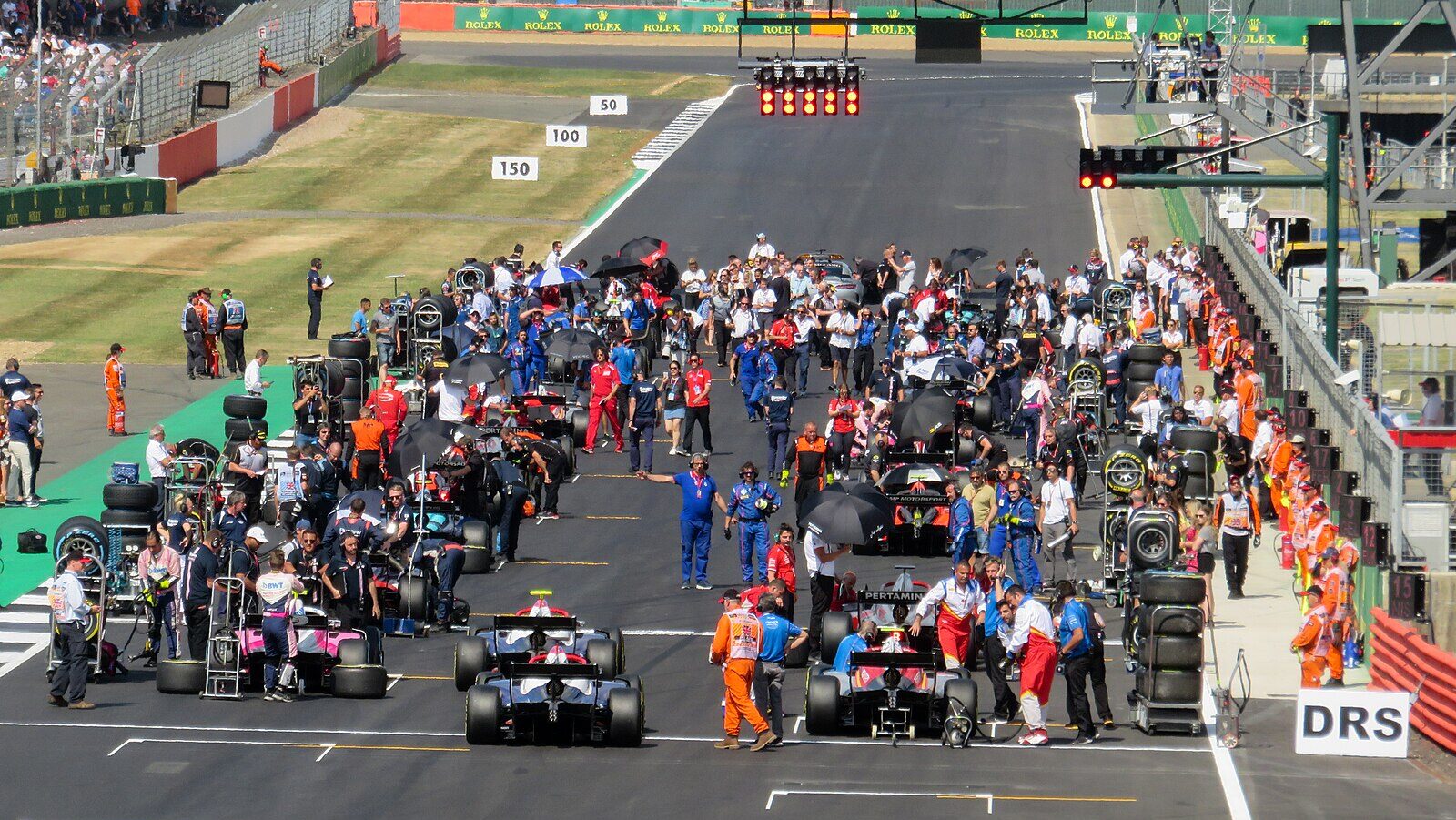 A photograph of the Formula 1 grid