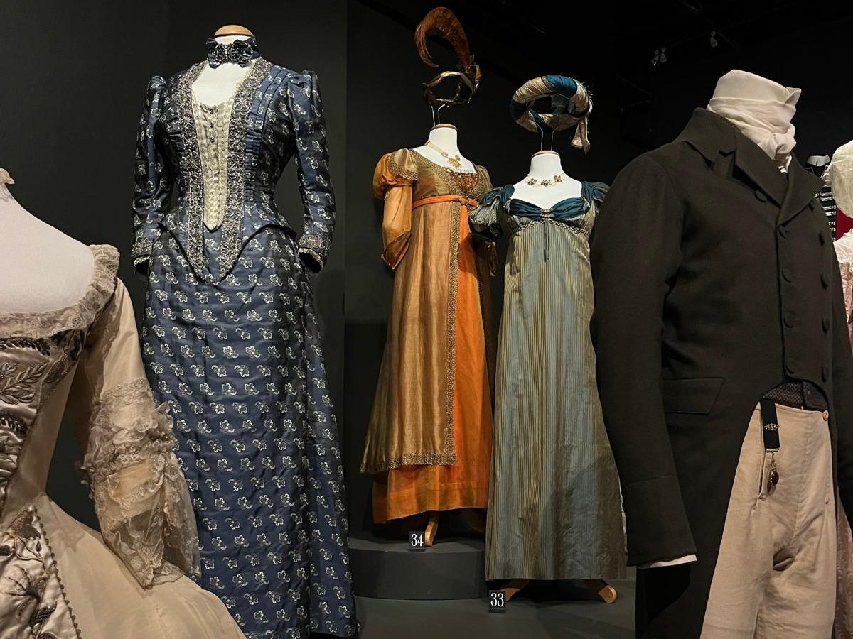 Some Regency-era costumes at Cosprop.