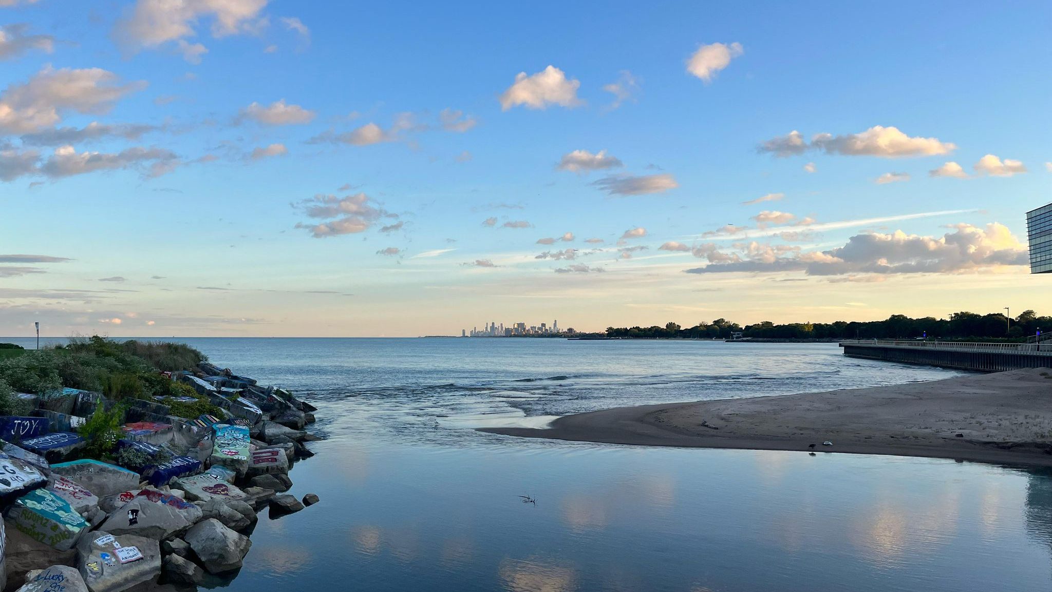 An image of the beach in Evanston, Illinois