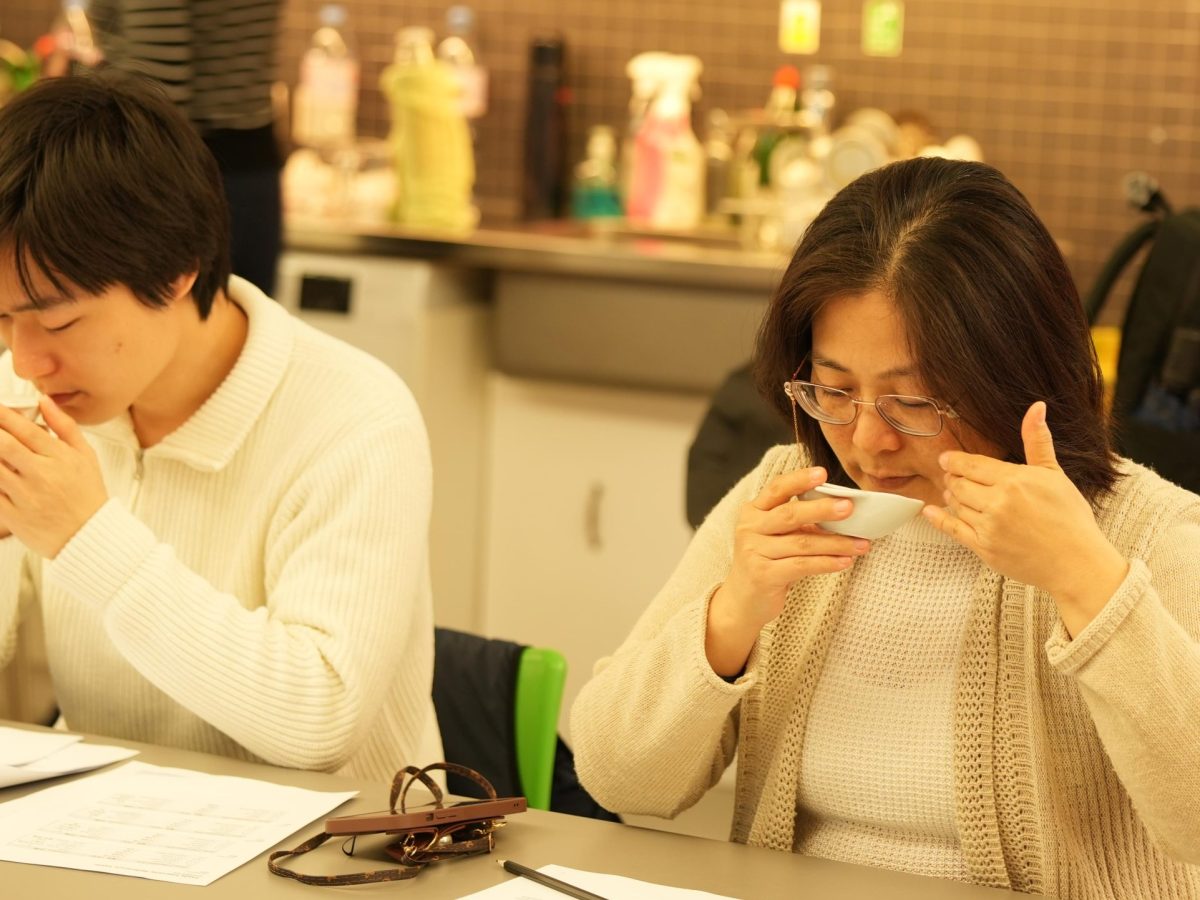 An image taken at a tea drinking session as part of a Chinese tea culture exploration session at the Ashmolean Museum, Oxford.
