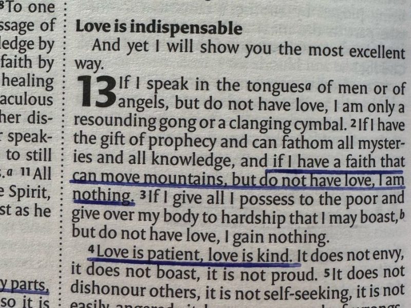 An image of the NIV Bible, 1 Corinthians 13