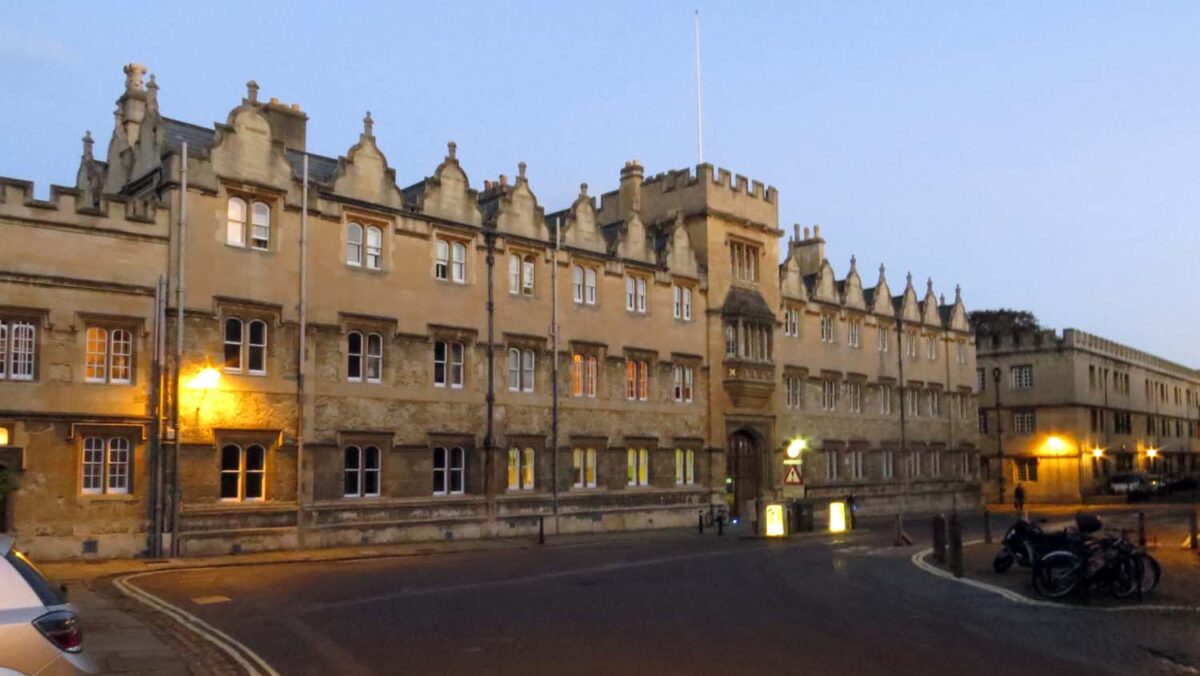 Picture of Oriel College at night