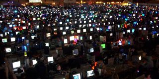 A LAN party in the Winter 2004 DreamHack.